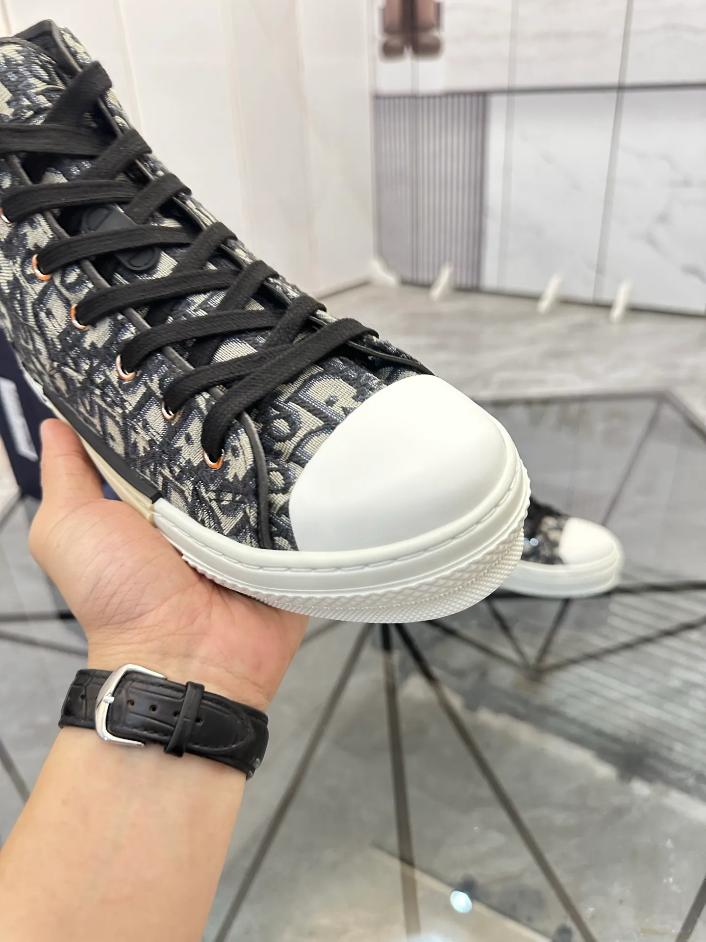Selling men's shoes 💰: 💰P460¥ Product trademark: Dio* "Dior*" high-top casual shoes Regular size: 36-45 (can be customized to 46) Couple style B23 Product materials: Upper imported original fabric, breathable lining, original outsole. No.: 007